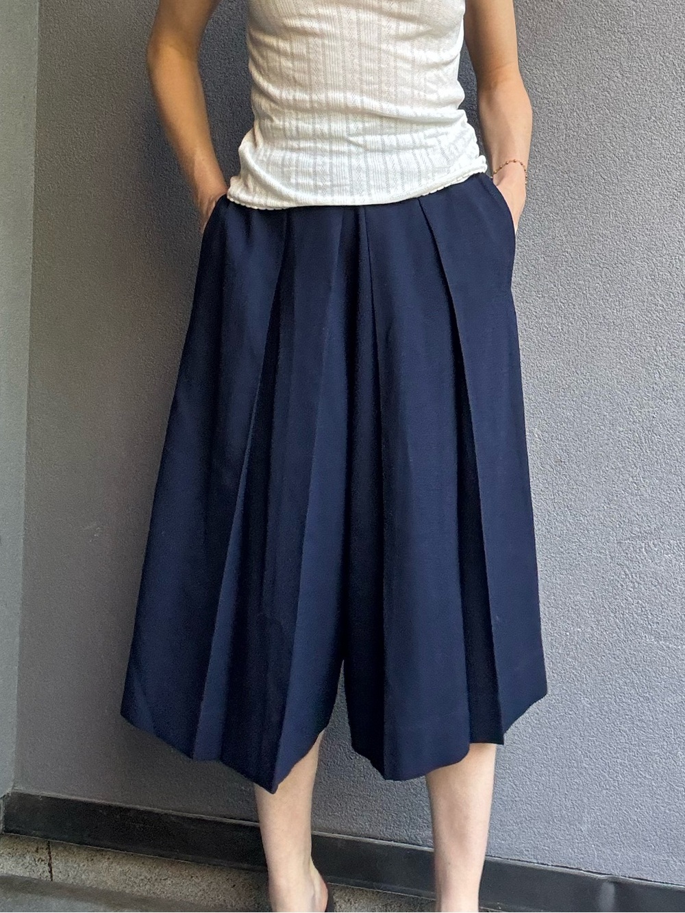 Vintage 70s High-Waist Pleated Wide Leg Culottes in Navy - Apx Size 00/XXS